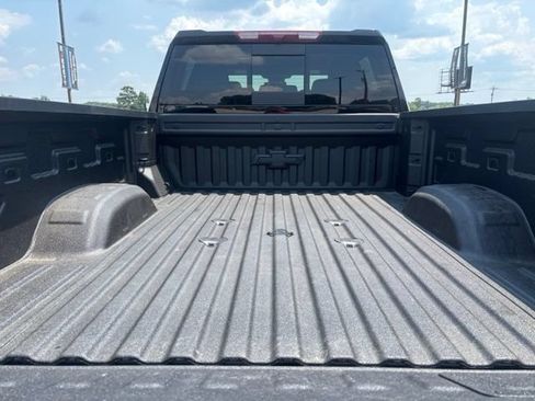 Used 2025 Chevrolet Silverado 2500 LT w/ Trail Boss Package AWD/4WD image 9