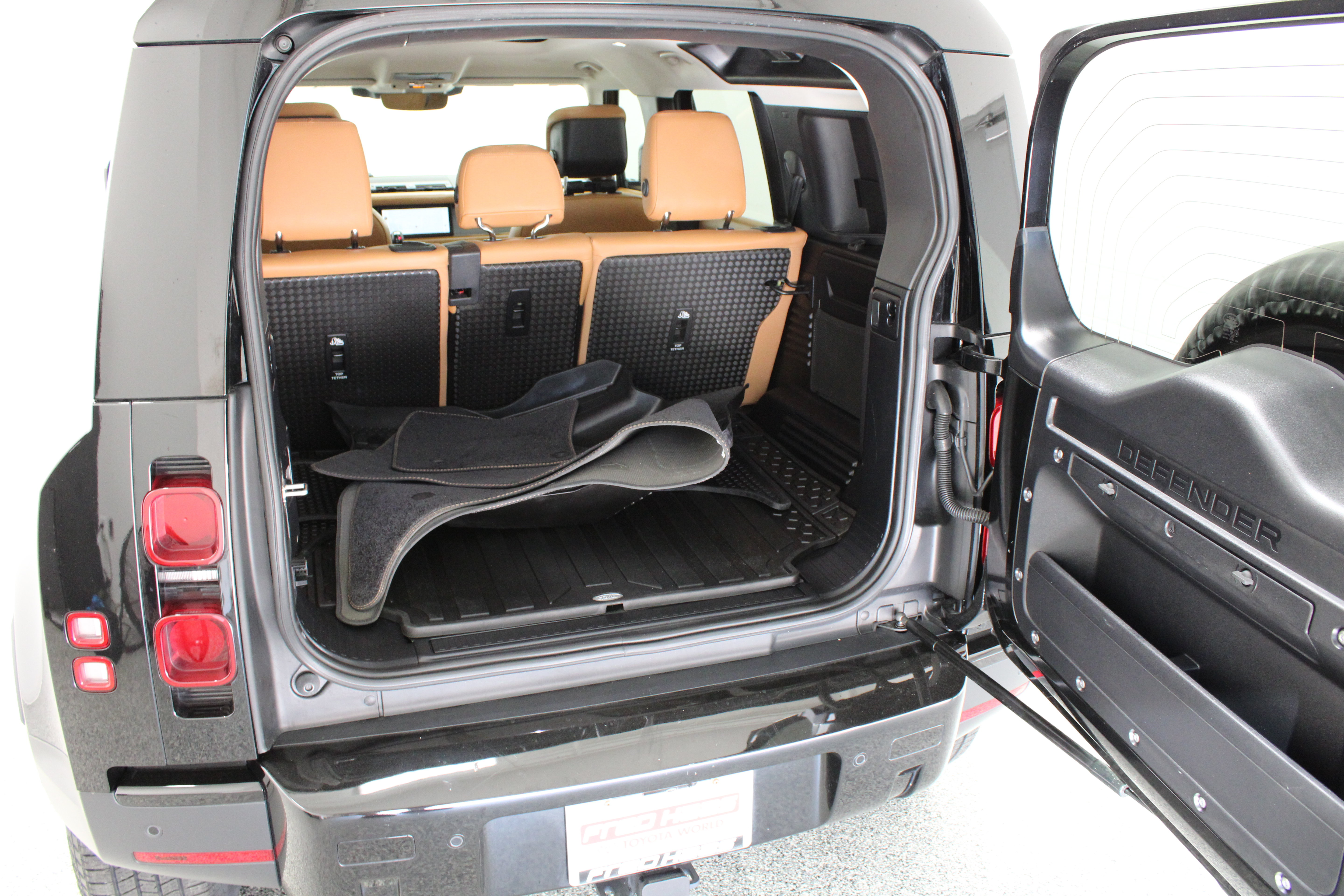 Used 2024 Land Rover Defender 110 S AWD/4WD image 33