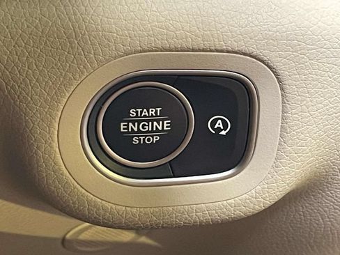 Used 2024 Mercedes-Benz GLS 450 4MATIC image 42