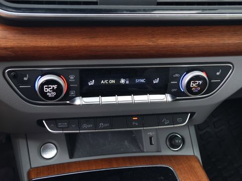 Used 2022 Audi Q5 2.0T Premium w/ Convenience Package image 25