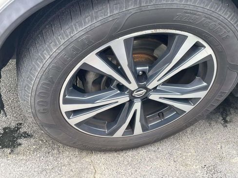 Used 2017 Nissan Rogue SL w/ SL Premium Package image 17