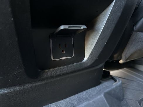 Used 2024 Chevrolet Tahoe Z71 w/ Luxury Package image 36