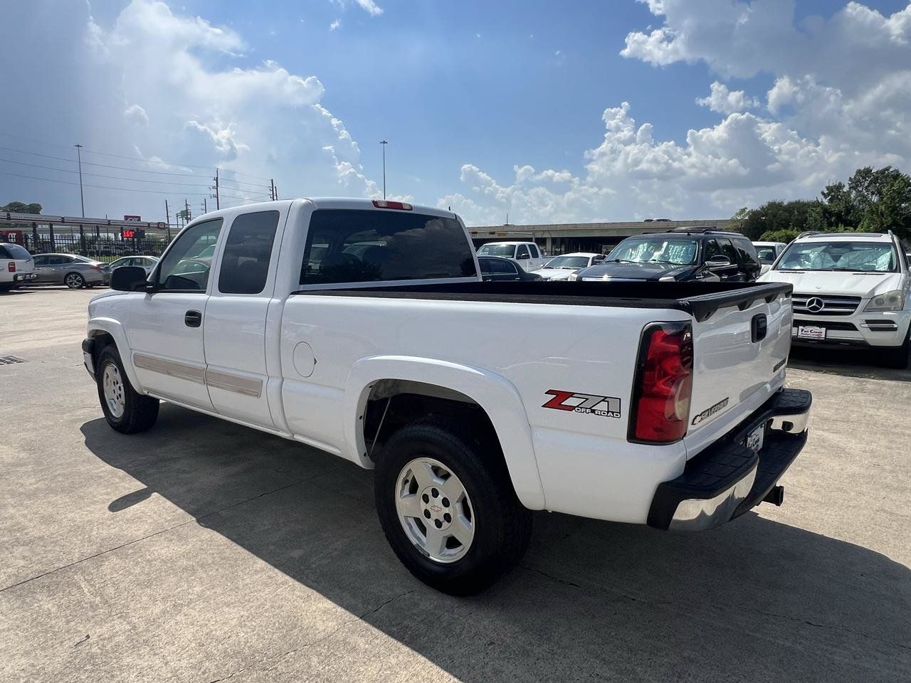 Used 2004 Chevrolet Silverado 1500 4x4 Extended Cab w/ Z71 Convenience Package 2 image 3
