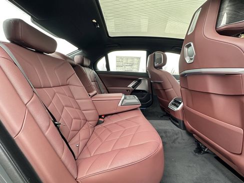 Used 2025 BMW 760i xDrive image 24
