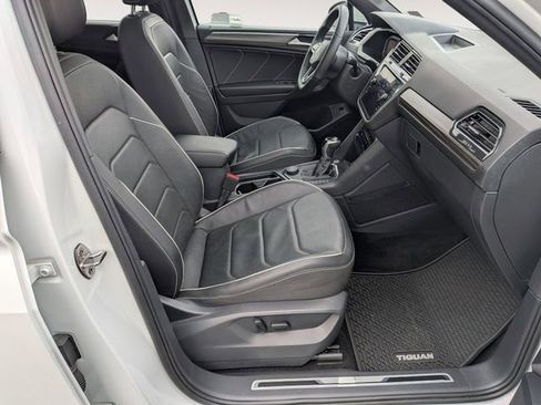 Used 2022 Volkswagen Tiguan SEL R-Line image 33