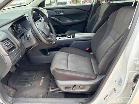 Used 2025 Nissan Rogue SV image 32