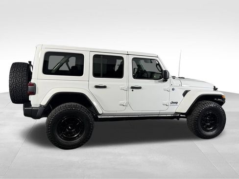 Used 2025 Jeep Wrangler Unlimited Sahara w/ Safety Group AWD/4WD image 6