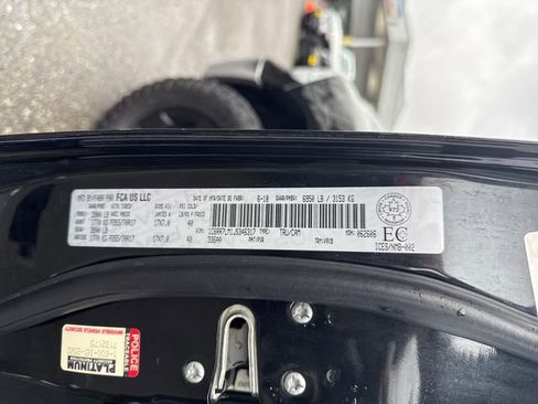 Used 2018 RAM 1500 Classic SLT image 17