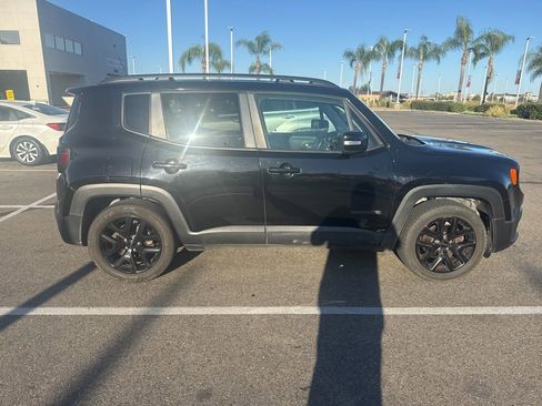 Used 2018 Jeep Renegade Altitude w/ UConnect 8.4 Nav Group FWD image 6