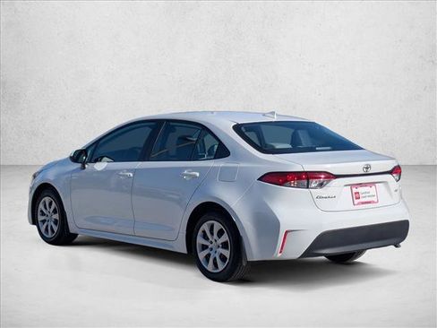Used 2025 Toyota Corolla LE FWD image 8