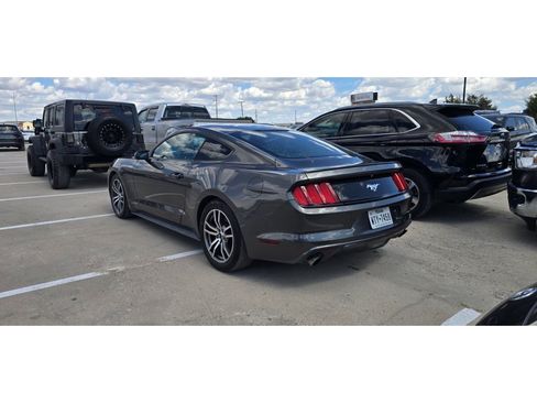 Used 2016 Ford Mustang Coupe RWD image 3