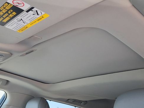 Used 2023 Toyota Highlander XLE AWD/4WD image 11