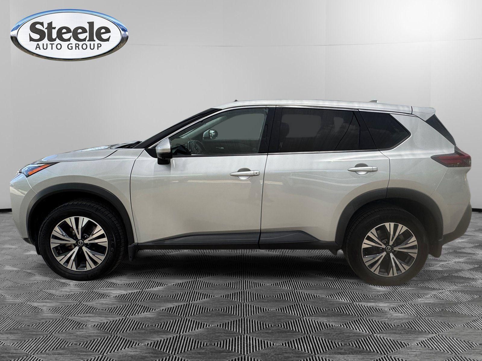 Used 2021 Nissan Rogue SV FWD image 2
