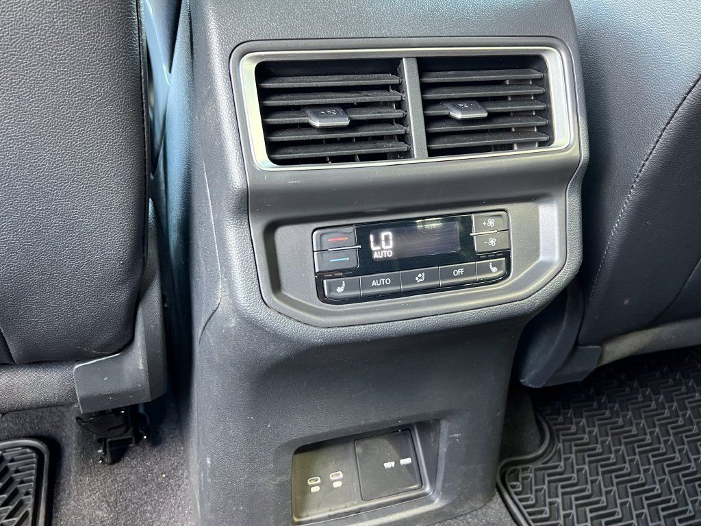 Used 2024 Volkswagen Atlas SEL AWD/4WD image 13