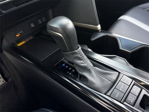 Used 2025 Toyota Camry SE image 20