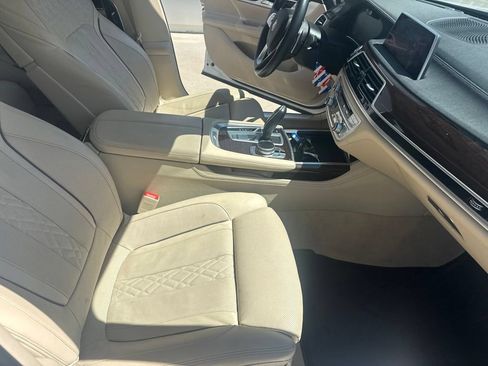 Used 2020 BMW 750i xDrive AWD/4WD image 32