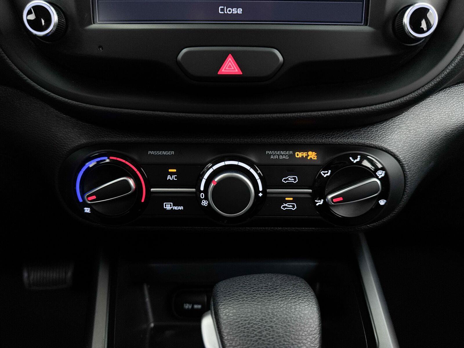 Used 2025 Kia Soul LX w/ LX Technology Package FWD image 26