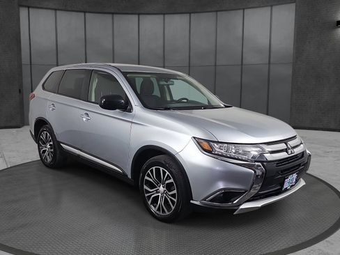 Used 2016 Mitsubishi Outlander ES AWD/4WD image 3