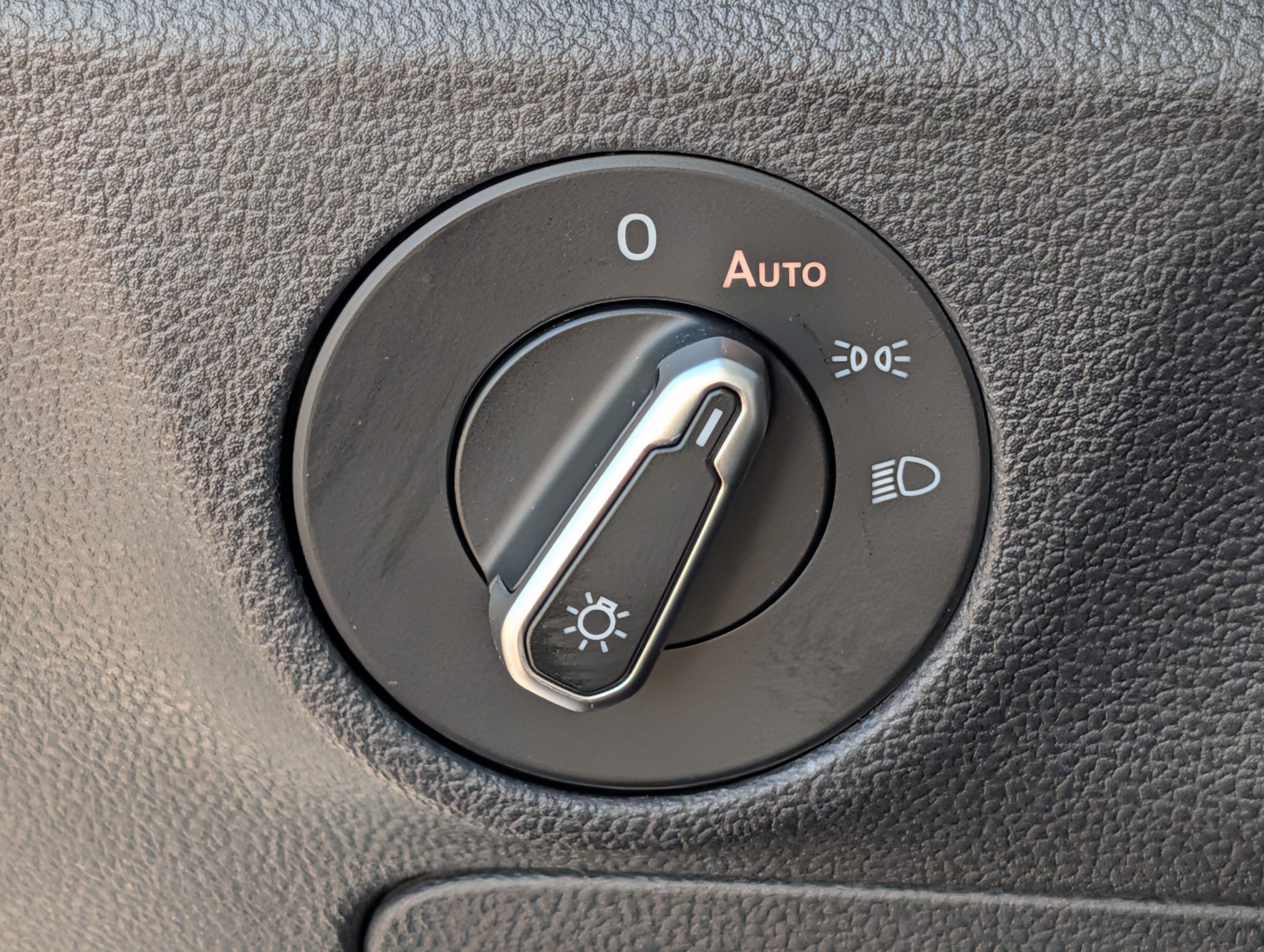 Certified 2025 Volkswagen Jetta Sport FWD image 26