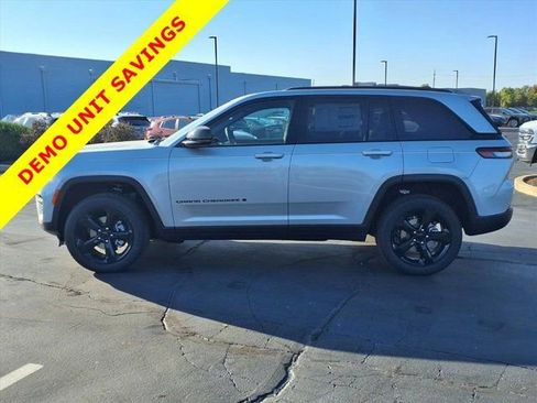 New 2025 Jeep Grand Cherokee 4WD image 15