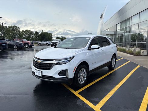 Used 2024 Chevrolet Equinox LT AWD/4WD image 3