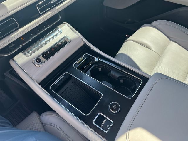 Used 2025 Lincoln Aviator Reserve w/ Luxury Package AWD/4WD image 19