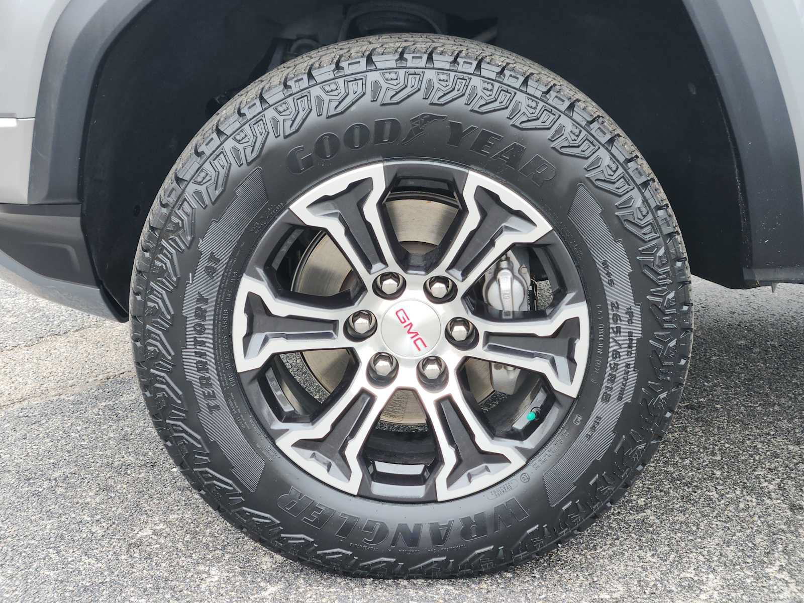 Certified 2023 GMC Canyon AT4 w/ AT4 Premium Package AWD/4WD image 10