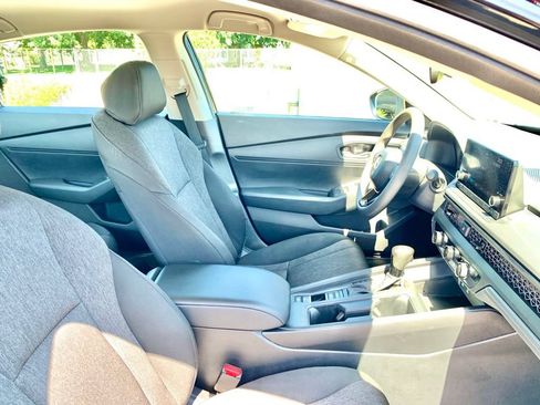 Used 2025 Honda Accord LX image 27