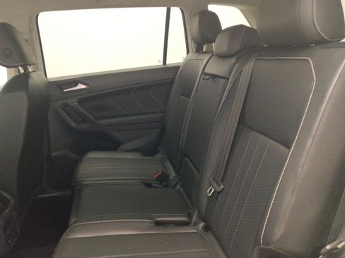 Used 2024 Volkswagen Tiguan SE FWD image 18