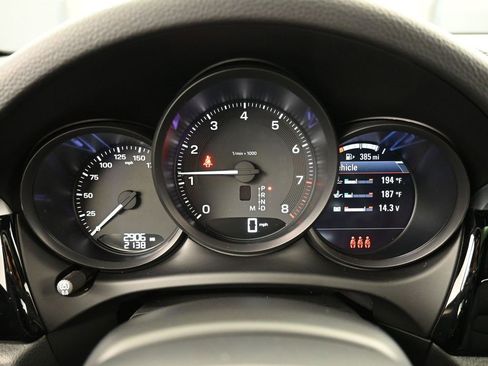 Certified 2025 Porsche Macan image 19