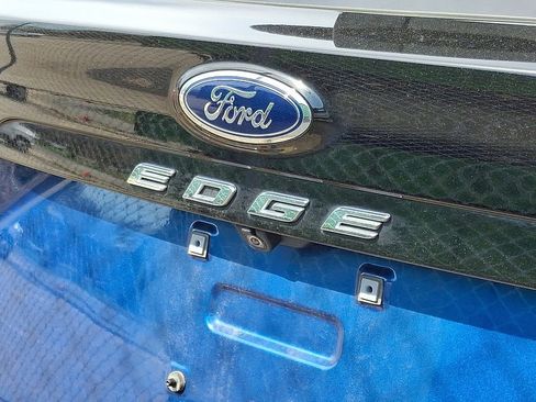 Used 2021 Ford Edge Titanium w/ Class II Trailer Tow Package image 5