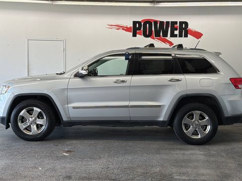 Used 2011 Jeep Grand Cherokee Limited w/ Trailer Tow Group IV AWD/4WD image 6