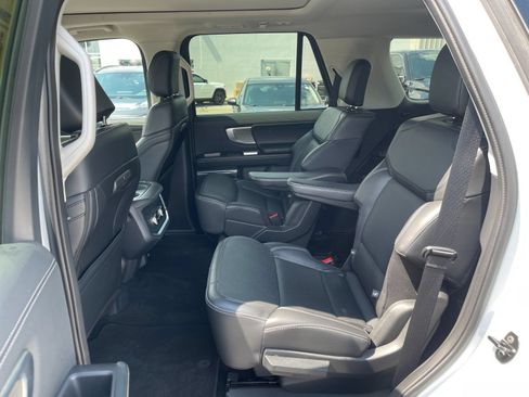 Certified 2025 Ford Expedition Platinum AWD/4WD image 14