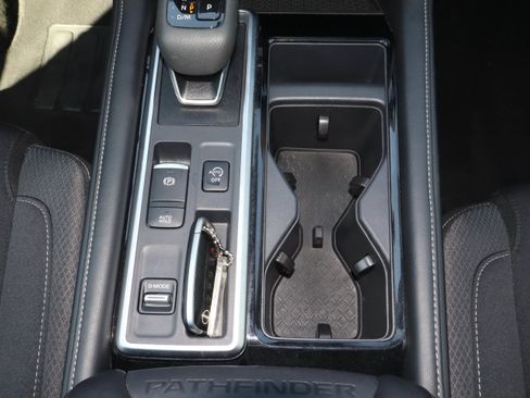 Used 2025 Nissan Pathfinder SV FWD image 20