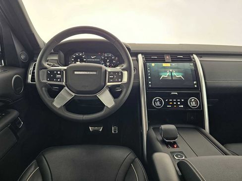 Used 2024 Land Rover Discovery Dynamic SE image 19