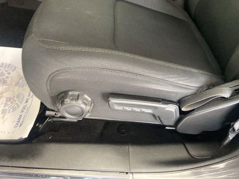 Used 2018 Jeep Wrangler Unlimited Sahara image 9