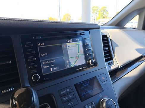Used 2019 Toyota Sienna XLE Premium image 10