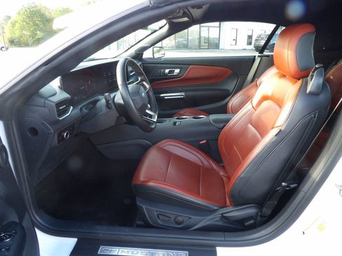 Used 2025 Ford Mustang Premium RWD image 15
