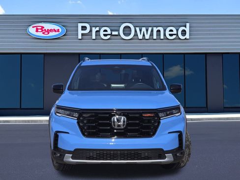 Used 2023 Honda Pilot TrailSport image 2