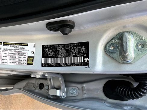Used 2024 Toyota Corolla LE FWD image 19