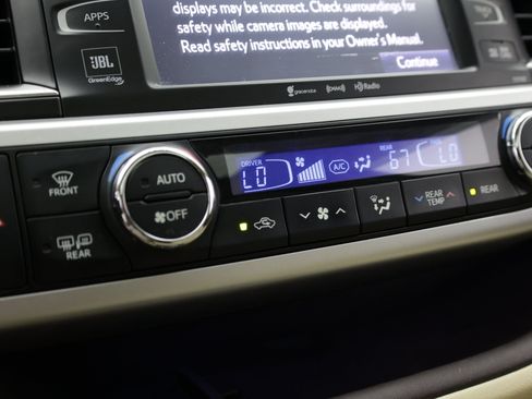 Used 2016 Toyota Highlander Limited w/ Driver Technology Package FWD image 24
