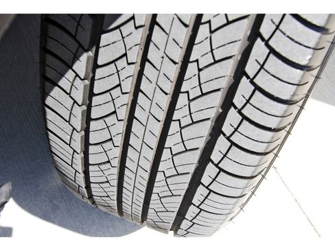 Used 2017 Ford Explorer XLT w/ Equipment Group 202A image 33