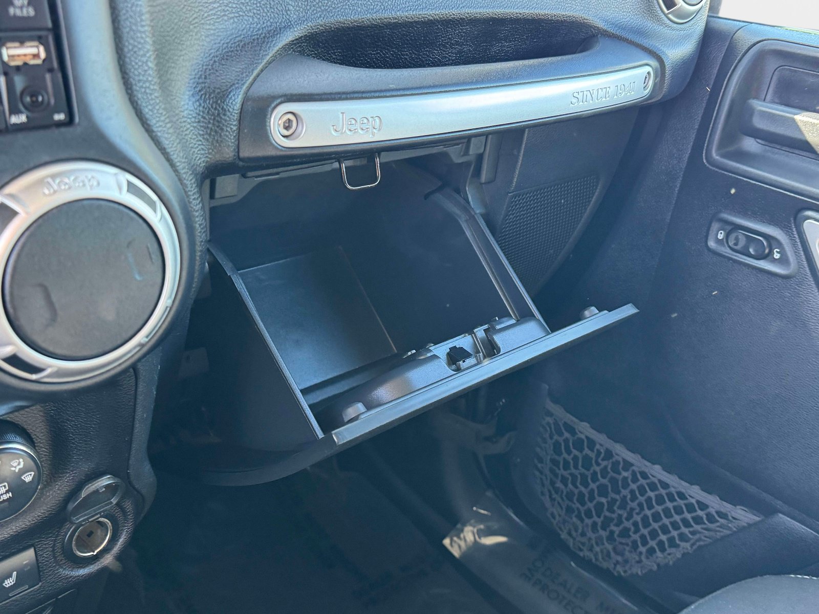 Used 2016 Jeep Wrangler Sahara w/ Connectivity Group AWD/4WD image 24
