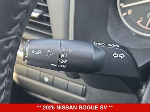 Used 2025 Nissan Rogue SV AWD/4WD image 26