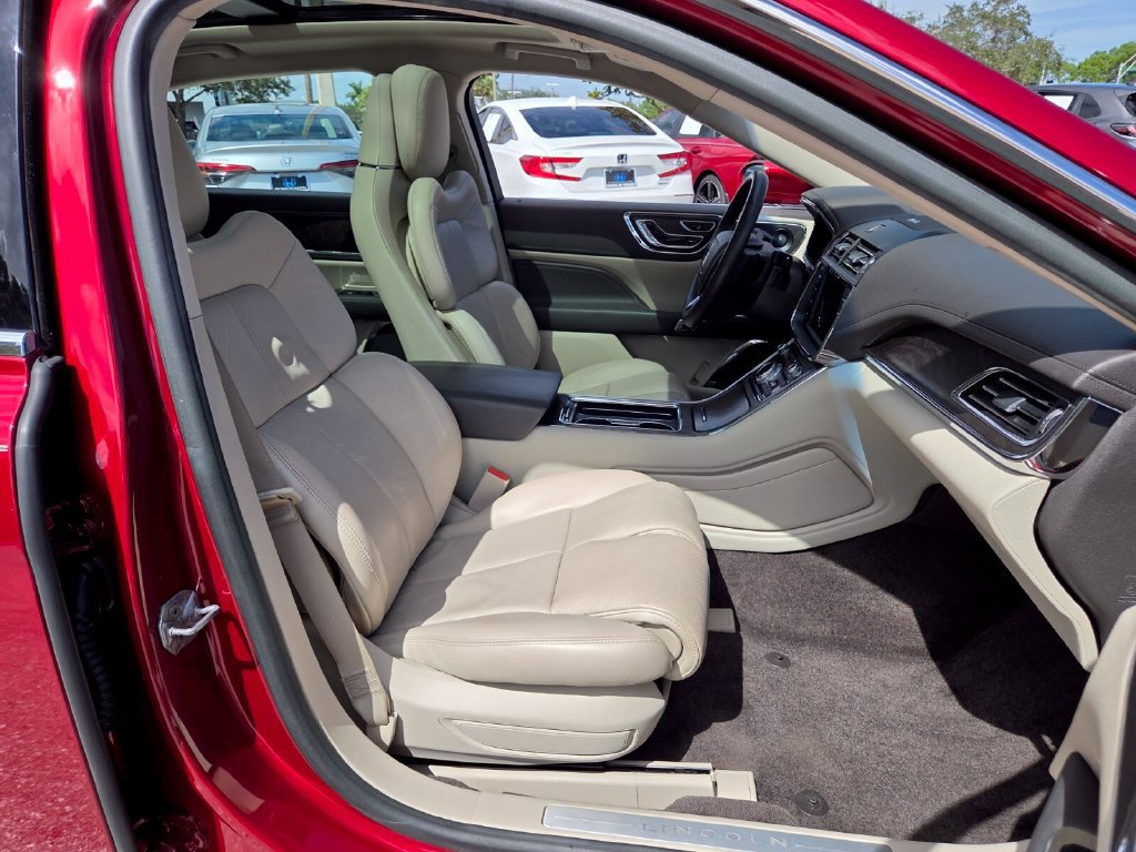 Used 2018 Lincoln Continental Reserve FWD image 16