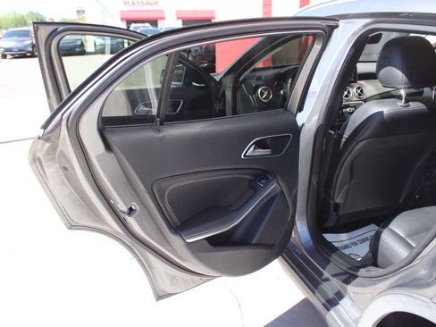 Used 2015 Mercedes-Benz GLA 250 image 11