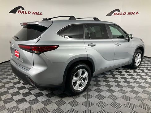 Used 2023 Toyota Highlander LE image 6