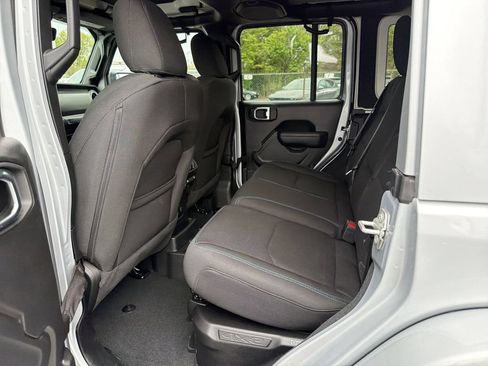Used 2023 Jeep Wrangler Unlimited Rubicon 4xe w/ Cold Weather Group AWD/4WD image 13