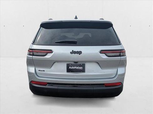 New 2025 Jeep Grand Cherokee L Altitude image 12