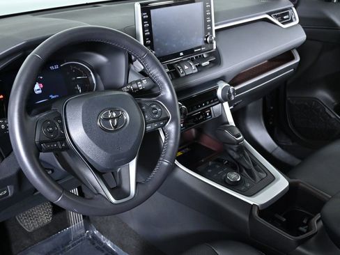 Used 2022 Toyota RAV4 Limited image 11